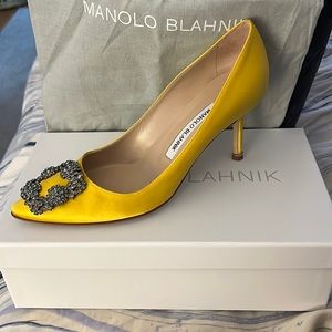 MANOLO BLAHNIK size38(8)Yellow Satin(2.75”)heel Worn 1x90mins.ReciptFromSaks